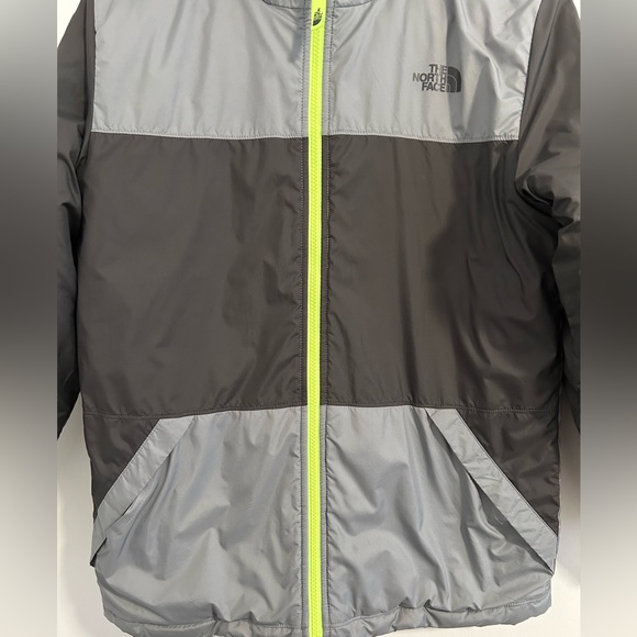 GUC Boy’s North Face Reversible Coat - Picture 4 of 16